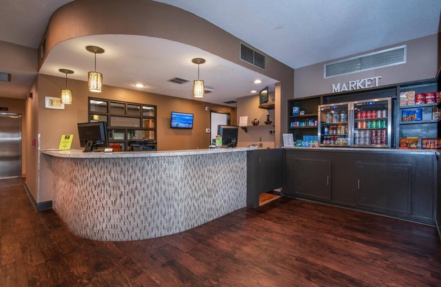 Guest Inn & Suites - Midtown Medical Center