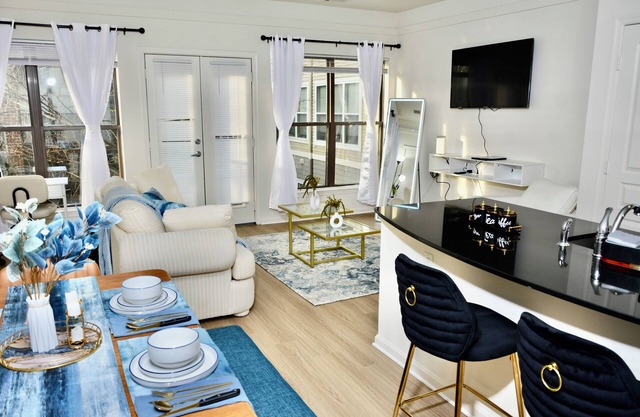 Guest Room at OasisNearWashingtonDC. 2Queens 1SofaQueenBed FreeParking