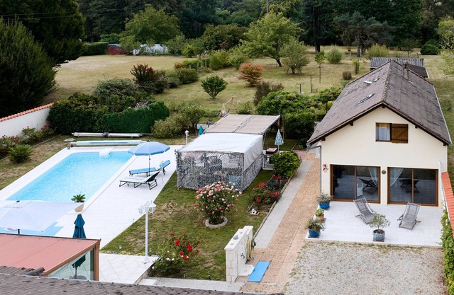 Guest Room Les Tuilières with Private Pool and Air Conditioning in Dordogne