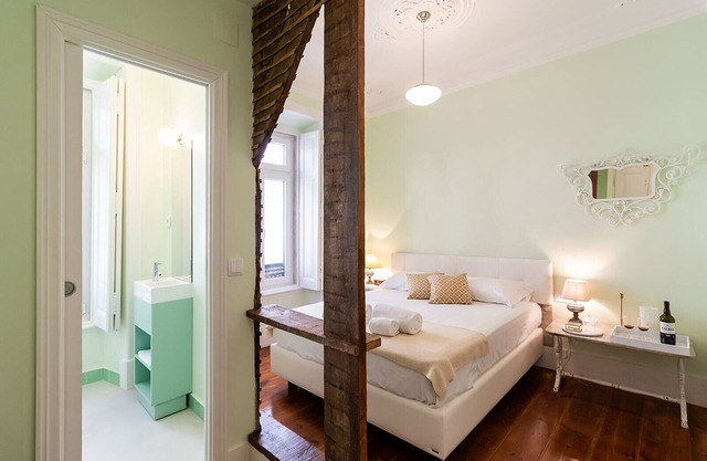 GuestHouse - Double Room with Private Bathroom - (Room 2 Uriel)