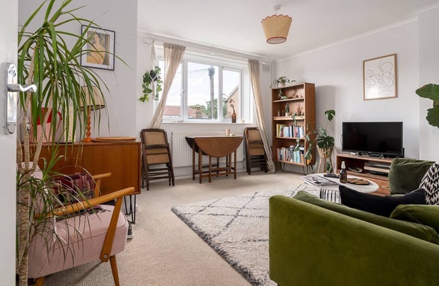 GuestReady - Calming Green near the Norwood Park