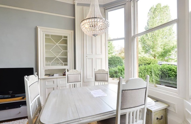 GuestReady - Lovely & Overlooking Edinburgh Castle