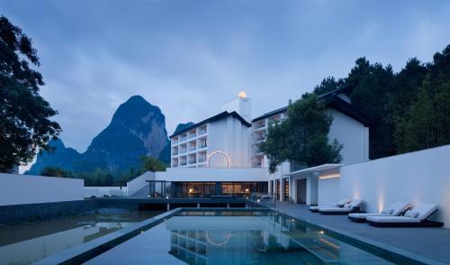 Guilin Yangshuo Nine Roots Luxury Hotel