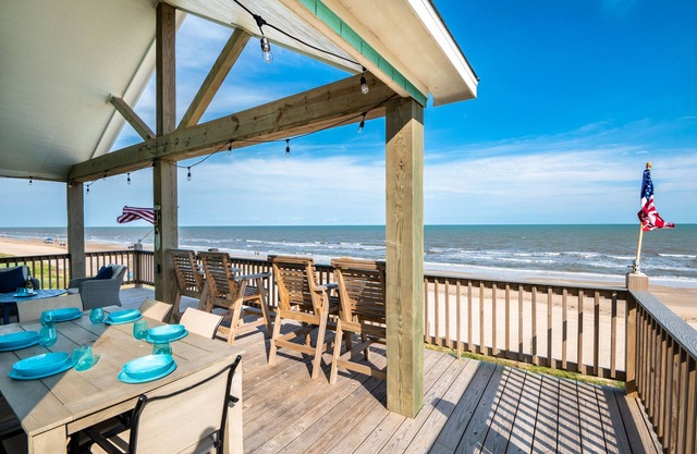 Gulf Front Luxury Beach House w/Mini Golf, Hot Tub, Firepit + Family Friendly
