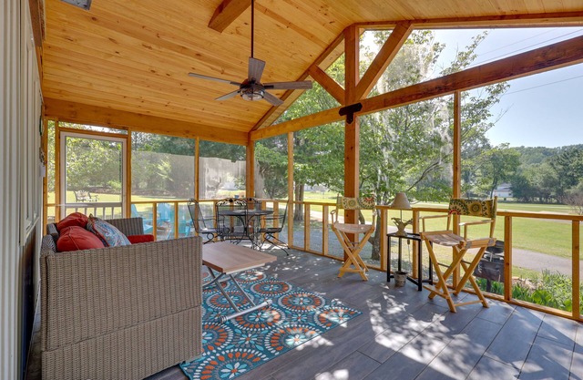 Guntersville Lake Home w/Deck & Covered Boat Slip