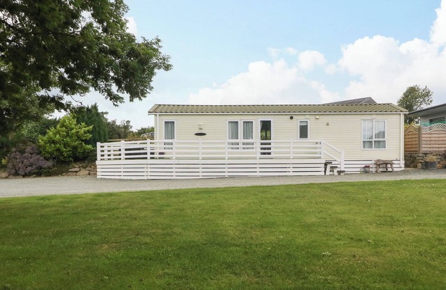 GWEL ERYRI, family friendly, with a garden in Llanfairpwllgwyngyll