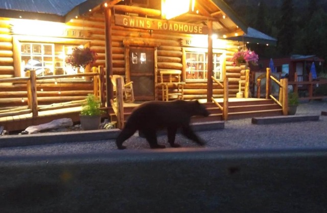 Gwin's Lodge & Roadhouse