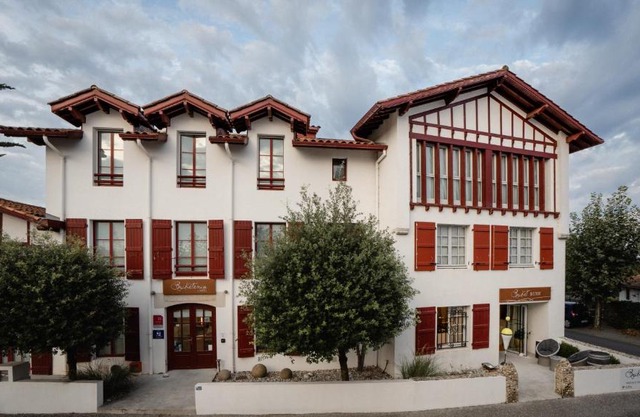 Hôtel Briketenia
