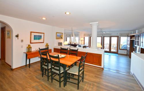H1858 - Hamilton Cove Villa 18-58