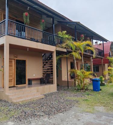 Habitaciones y Cabañas El Sauce