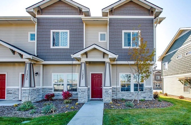 #HabitueHomes - The Centre of it All - 2bed 2.5bath New Construction Condo w/ King Bed!