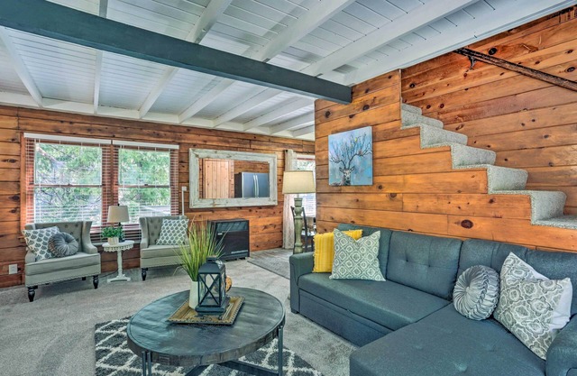 Half-Mi to Shaver Lake: Cabin w/Wraparound Deck