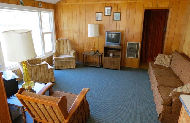 Haliburton Lake Cottage Rental - Waterfront