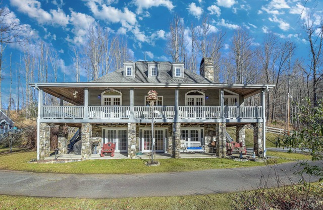 Hamersmith Hollow Retreat Estate | Private Pond, Large Yard | Main+Guest House