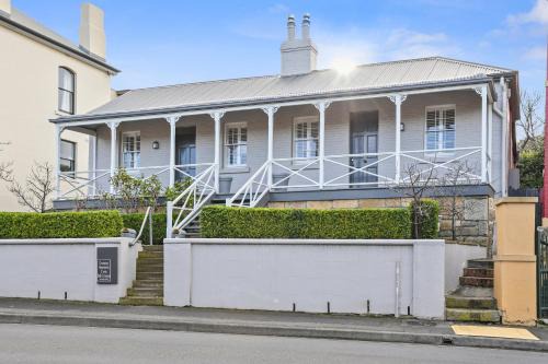 Hampden Cottage Luxury Georgian Apartment