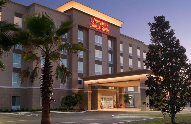 Hampton Inn & Suites - DeLand