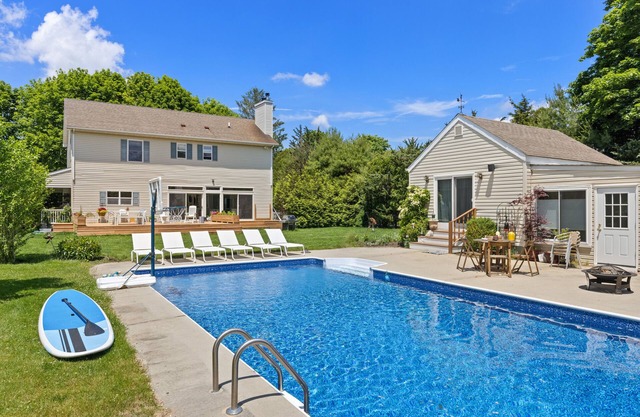 Hamptons Remsenburg Beach House w/pool house, zen/organic garden close to beach
