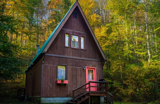 Hand-crafted Two-Bedroom Chalet w/Private Hot Tub - 1