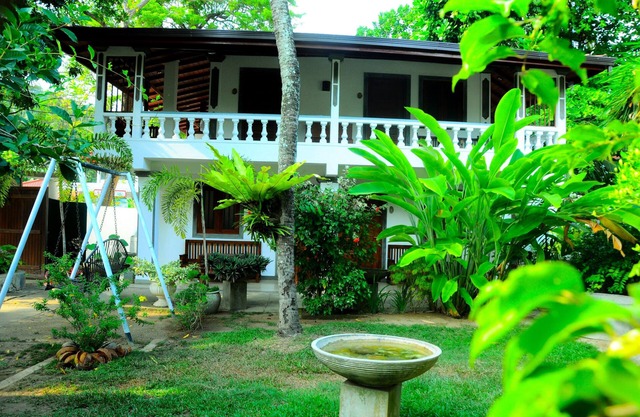 Happy Banana Hotel & Restaurant