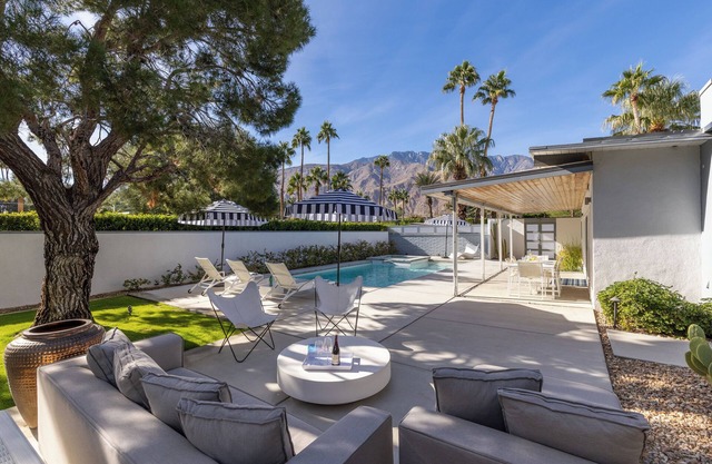 Happy Hour - Designer Luxury! Walled & Gated Mid Mod Home!