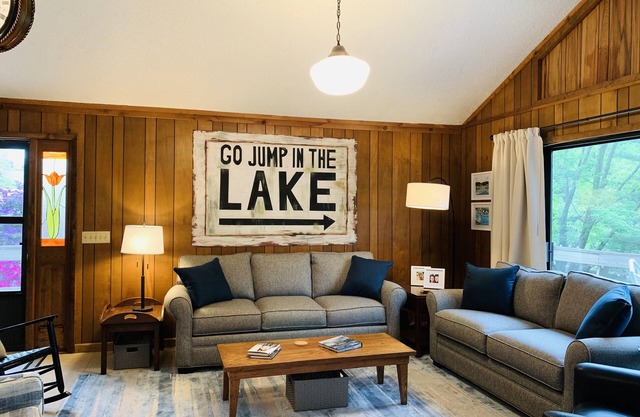 "Happy Hours" Family Lake Front Home w/Private Dock