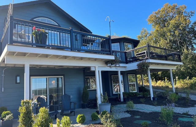 Harbor Vista On Par: Whidbey’s newest remodeled space with water views & hot-tub