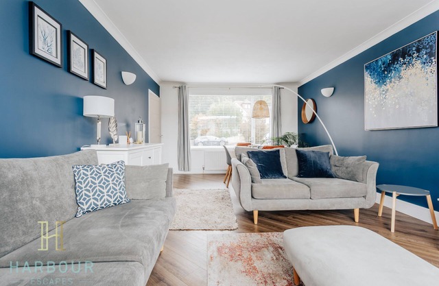 Harbour Escapes | Contemporary 2 bed apartment near Ashley Cross