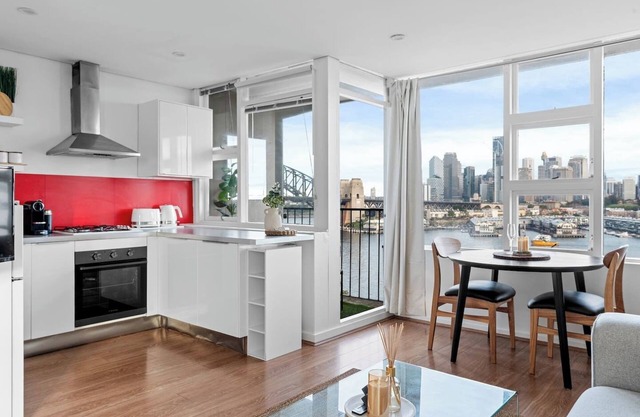 Harbour Horizons Chic Studio Above Sydneys Icons