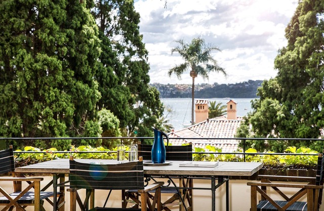 Harbour Views from Exclusive Address - 3 bedrooms, huge balcony, pool, laundry