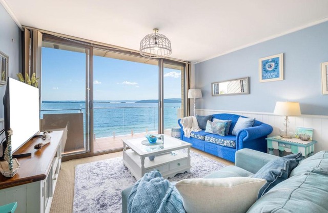 Harbourside 14, 3-7 Soldiers Point Rd - waterfront magic