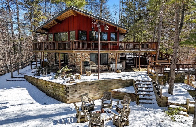 Hardwood Point nAmazing 7-bedroom vacation compound in Silver Cliff with AC WiFi