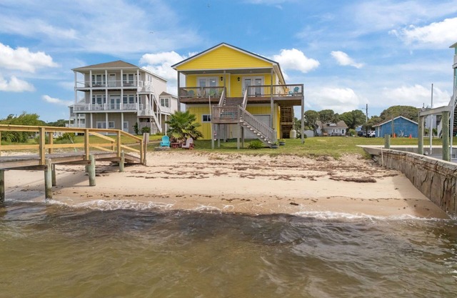 Harkers Island Haven-waterfront, private beach and dock