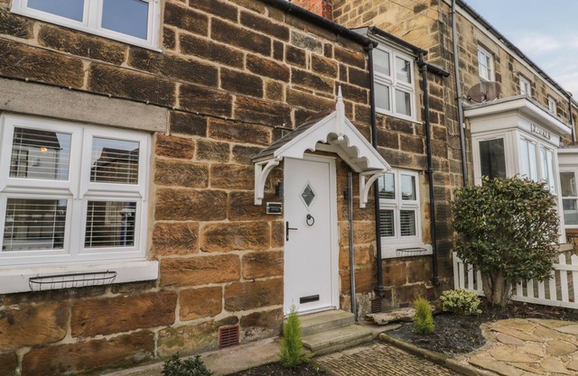 HARRINGTON COTTAGE, pet friendly, with a garden in Marske-By-The-Sea