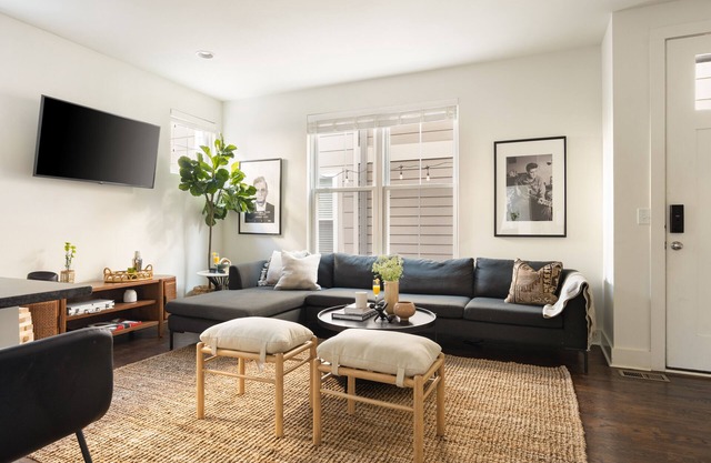 Hart Suite 7 by AvantStay |Gorgeous Town House w/Modern Amenities in Nashville!