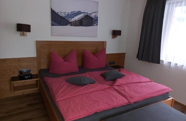 Haus Alpenflora - Triple room with balcony