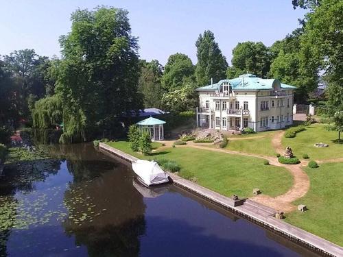 Havelpalais Comfortable holiday residence