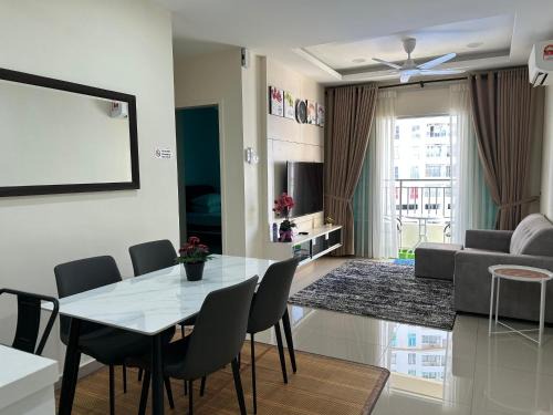 Hazel Luxe Apartment