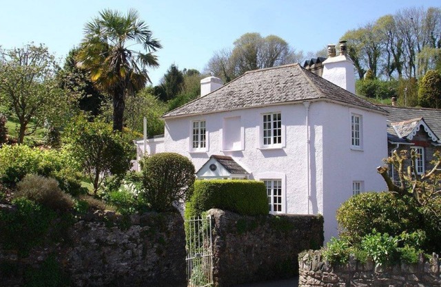Heart of the village, amazing gardens, glorious views and brimming with character