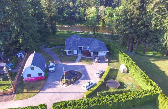 Heart of Washougal River: waterfront property, beautiful view, located in town