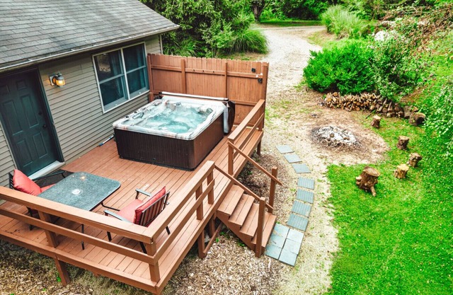 Heartland Hideaways, Cabin 1