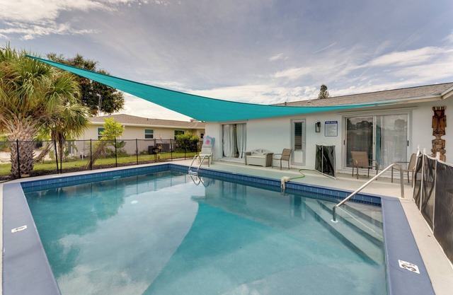 Heated Pool: Canal-Front Rotonda West Retreat