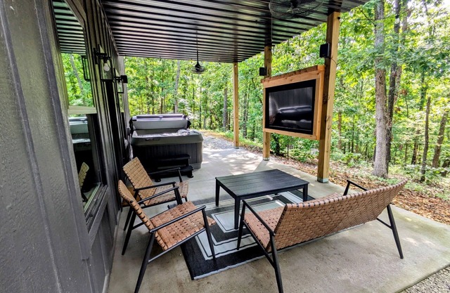 Heated Pool Hot Tub King Bed SDC 10min TRL 15min