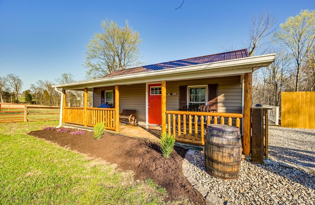 'Heavenly Hideaway' Cabin, 7 Mi to Mammoth Cave!