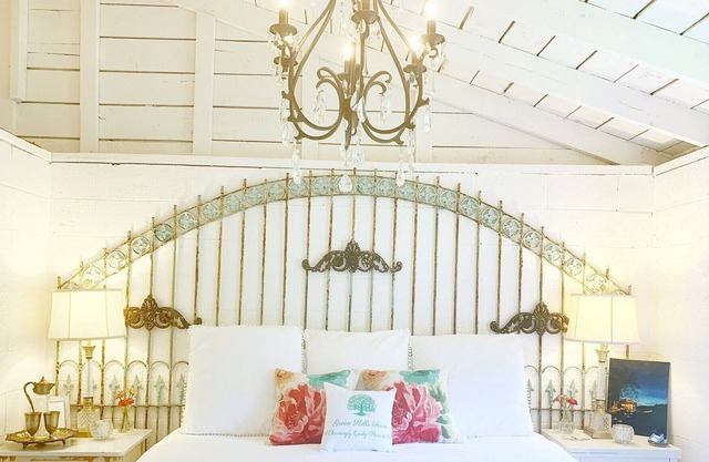 ❤️Helen, Ga! Perfectly Quirky Chandelier Cottage - 5 Stars Hurry! Book Now!