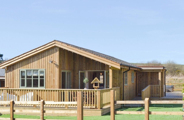 Hen Harrier Lodge-UC3979