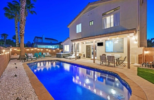 Henderson 4BR Home Pool & Hot Tub Sleeps 10