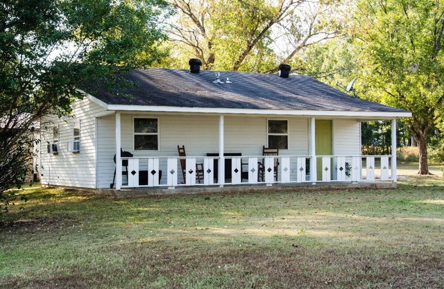 Henderson, TN: Stillwaters Farm's Urban Cottage