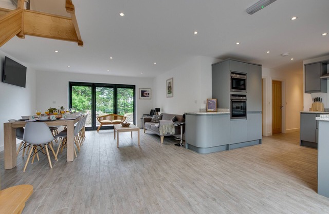 Hendy Marian - Four Bedroom House, Sleeps 8