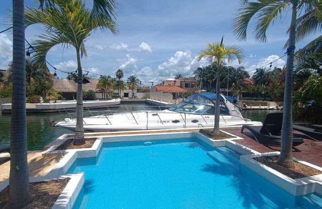 Hermosos Yate en Puerto Aventuras