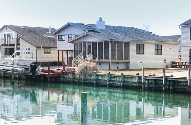 Heron Isle Court 13